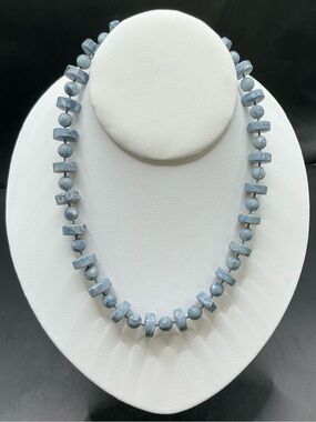 SARAH COVENTRY WOOD BLUE WHITE SWIRL BEADED STRAND NECKLACE